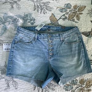 Torrid perfect 3.5” short vintage stretch denim button-front shorts size 14